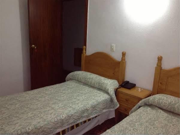 Pension Americano Almeria Bagian luar foto
