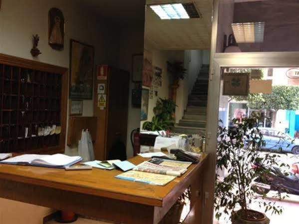 Pension Americano Almeria Bagian luar foto